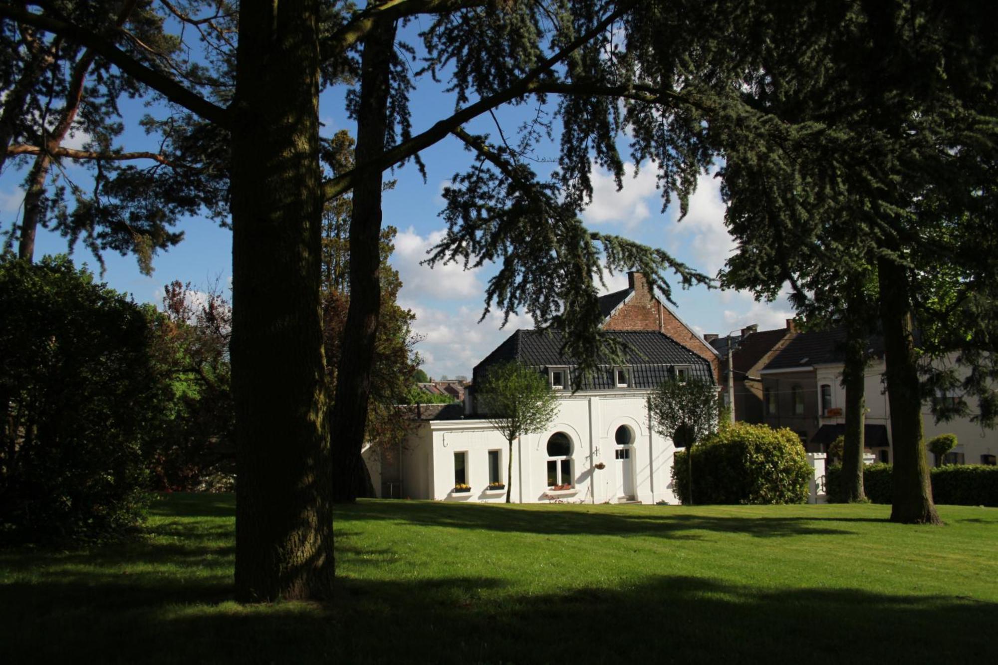 Gîte de la Conciergerie du Cheval Blanc Luttre Exterior foto