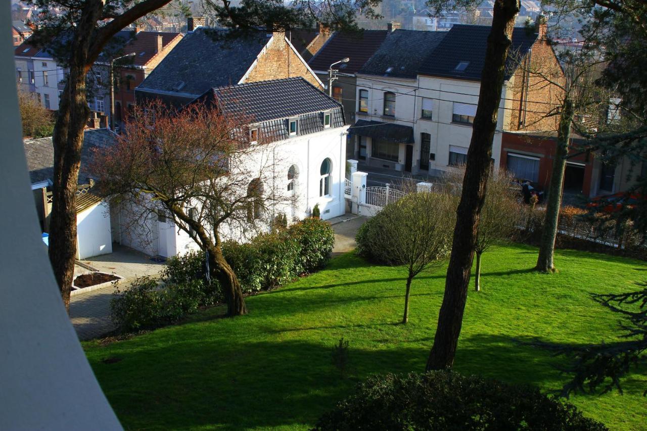 Gîte de la Conciergerie du Cheval Blanc Luttre Exterior foto